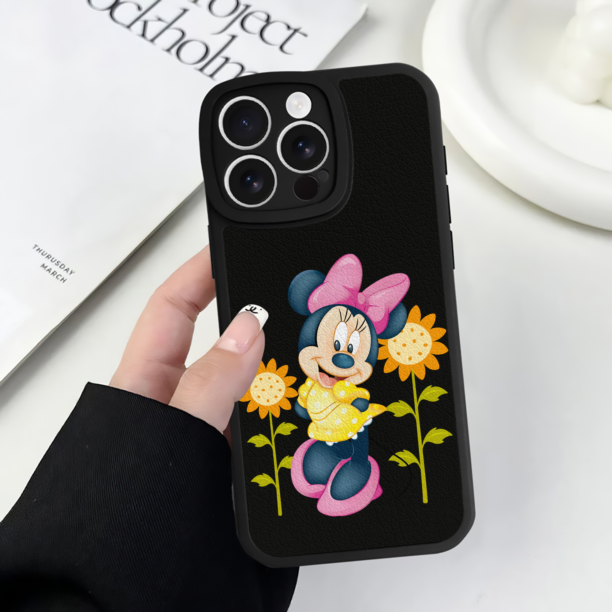（画像用） ミッキーマウス Mickey Mouse 【iPhone 16シリーズ対応】シリコンスマホケース（レザー調） 材質：シリコン